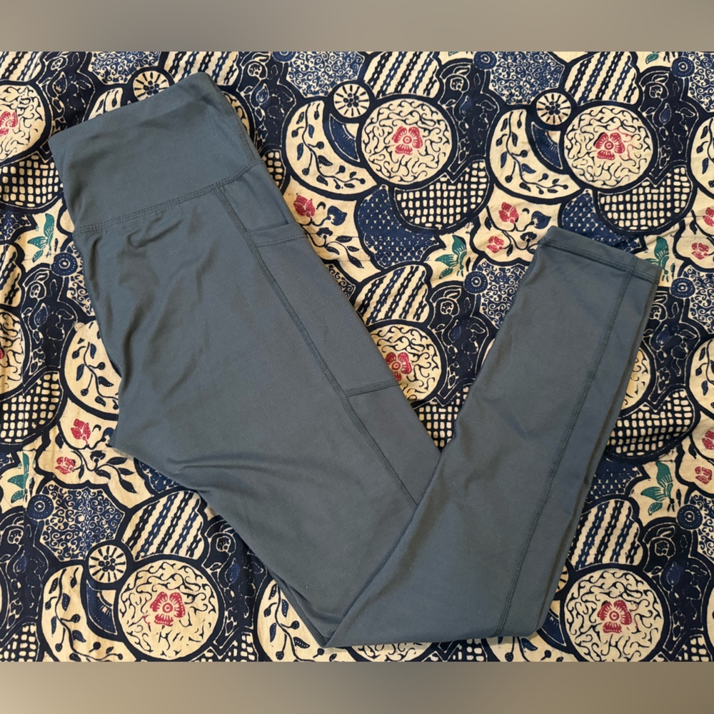 HOFi high waist yoga pants. Size Small. Grey.